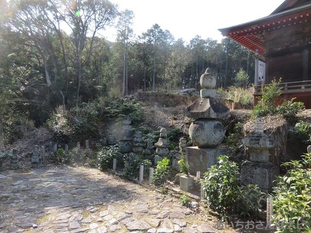 岡崎市法蔵寺にある、家康公縁者の霊廟