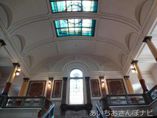 名古屋市市政資料館のステンドグラス