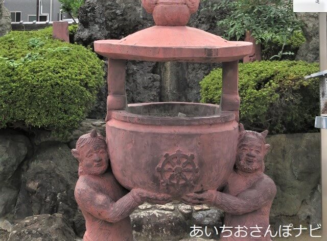 名古屋市熱田区秋葉山圓通寺の鬼が持つ香炉