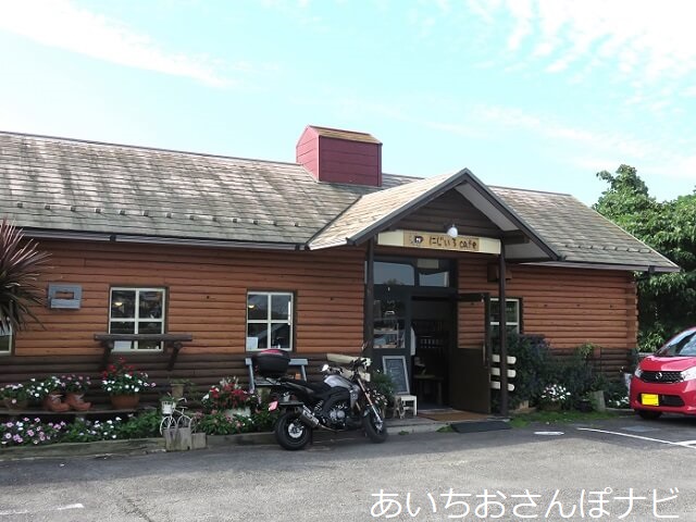 稲沢市にじいろカフェの外観